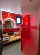 images/ecureuil/insolite-nature-cottage-vosges-douche.jpg